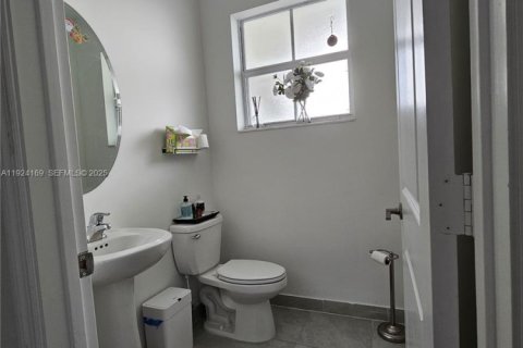 Townhouse in Homestead, Florida 3 bedrooms, 137.77 sq.m. № 2060329 - photo 9