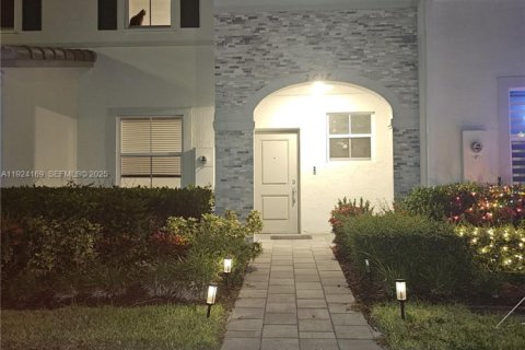 Townhouse in Homestead, Florida 3 bedrooms, 137.77 sq.m. № 2060329 - photo 5