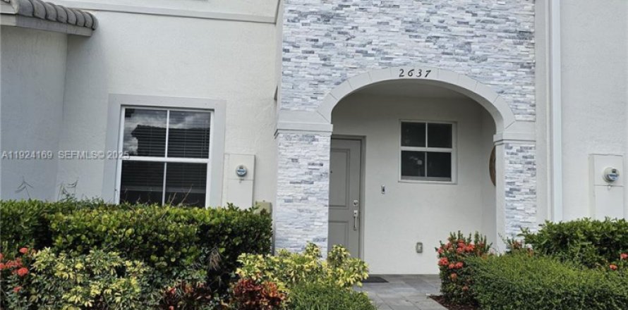 Townhouse in Homestead, Florida 3 bedrooms, 137.77 sq.m. № 2060329