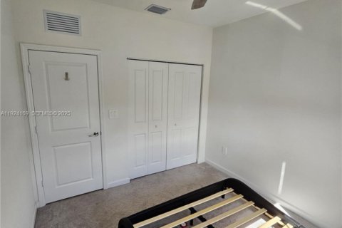 Townhouse in Homestead, Florida 3 bedrooms, 137.77 sq.m. № 2060329 - photo 19