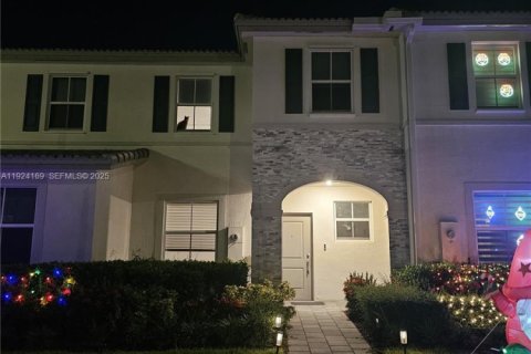 Townhouse in Homestead, Florida 3 bedrooms, 137.77 sq.m. № 2060329 - photo 23