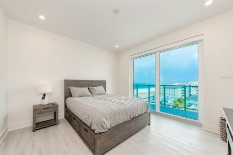 Condo in Clearwater, Florida, 3 bedrooms  № 251653 - photo 22