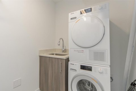 Condo in Clearwater, Florida, 3 bedrooms  № 251653 - photo 15