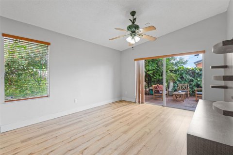 Villa ou maison à vendre à Miami, Floride: 3 chambres, 130.62 m2 № 2084300 - photo 20