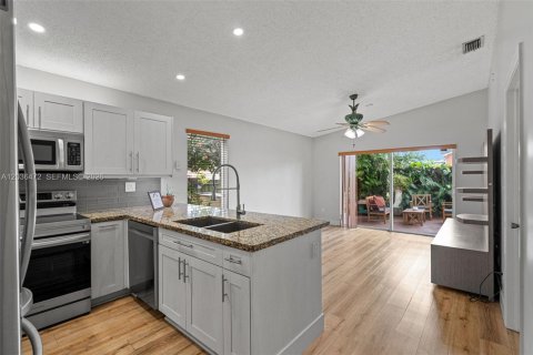 Villa ou maison à vendre à Miami, Floride: 3 chambres, 130.62 m2 № 2084300 - photo 15
