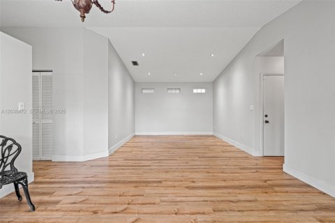 Villa ou maison à vendre à Miami, Floride: 3 chambres, 130.62 m2 № 2084300 - photo 9