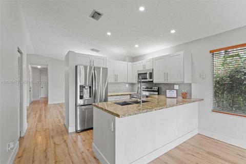 Villa ou maison à vendre à Miami, Floride: 3 chambres, 130.62 m2 № 2084300 - photo 17