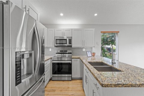 Villa ou maison à vendre à Miami, Floride: 3 chambres, 130.62 m2 № 2084300 - photo 16