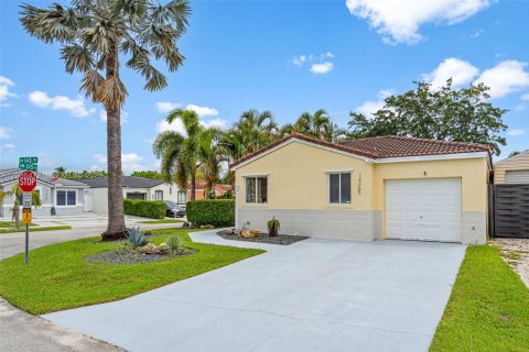 Villa ou maison à vendre à Miami, Floride: 3 chambres, 130.62 m2 № 2084300 - photo 3