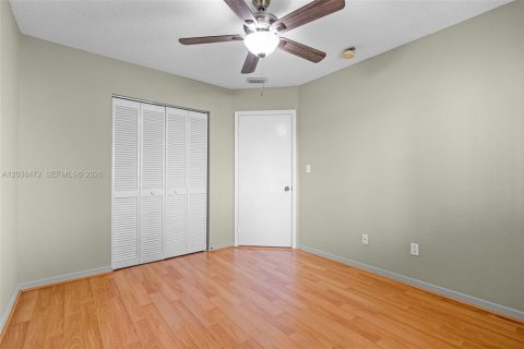 Villa ou maison à vendre à Miami, Floride: 3 chambres, 130.62 m2 № 2084300 - photo 30