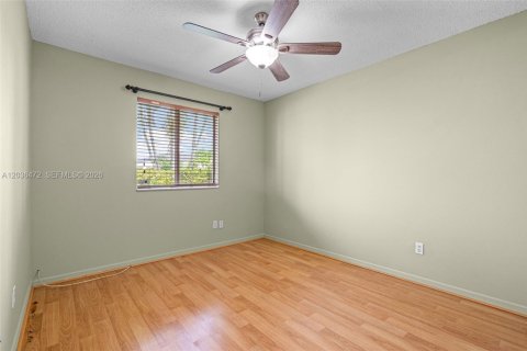 Villa ou maison à vendre à Miami, Floride: 3 chambres, 130.62 m2 № 2084300 - photo 29