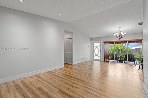 Villa ou maison à vendre à Miami, Floride: 3 chambres, 130.62 m2 № 2084300 - photo 12