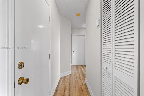 Villa ou maison à vendre à Miami, Floride: 3 chambres, 130.62 m2 № 2084300 - photo 24