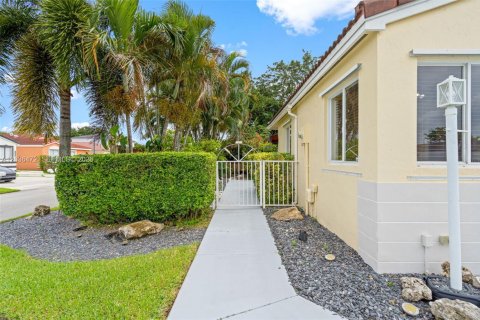 Villa ou maison à vendre à Miami, Floride: 3 chambres, 130.62 m2 № 2084300 - photo 4