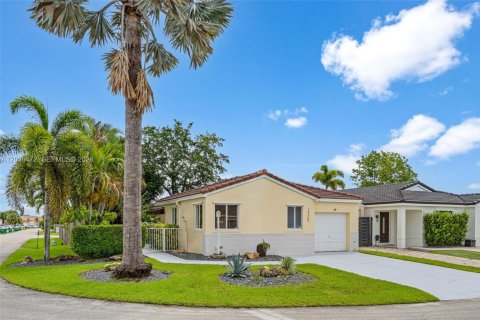 Villa ou maison à vendre à Miami, Floride: 3 chambres, 130.62 m2 № 2084300 - photo 1