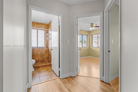 Villa ou maison à vendre à Miami, Floride: 3 chambres, 130.62 m2 № 2084300 - photo 25