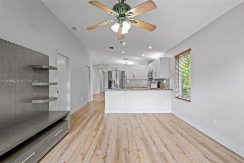 Villa ou maison à vendre à Miami, Floride: 3 chambres, 130.62 m2 № 2084300 - photo 23