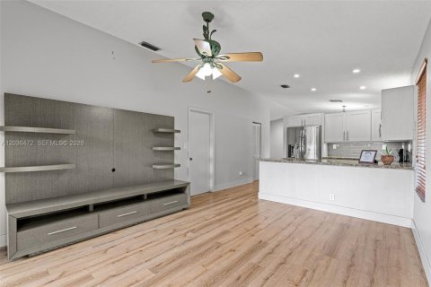 Villa ou maison à vendre à Miami, Floride: 3 chambres, 130.62 m2 № 2084300 - photo 22