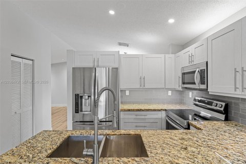 Villa ou maison à vendre à Miami, Floride: 3 chambres, 130.62 m2 № 2084300 - photo 19