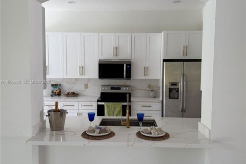 Снять в аренду виллу или дом в Уэстон, Флорида 6 спален, 307.32м2, № 2018107 - фото 11