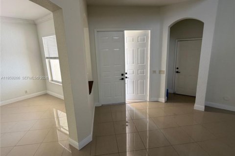 Снять в аренду виллу или дом в Уэстон, Флорида 6 спален, 307.32м2, № 2018107 - фото 10