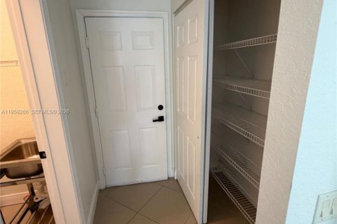 Снять в аренду виллу или дом в Уэстон, Флорида 6 спален, 307.32м2, № 2018107 - фото 18