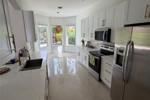 Снять в аренду виллу или дом в Уэстон, Флорида 6 спален, 307.32м2, № 2018107 - фото 13