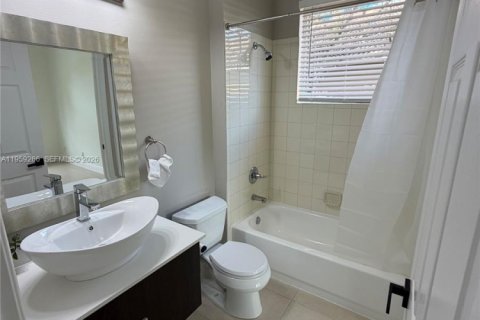 Снять в аренду виллу или дом в Уэстон, Флорида 6 спален, 307.32м2, № 2018107 - фото 22