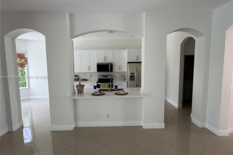 Снять в аренду виллу или дом в Уэстон, Флорида 6 спален, 307.32м2, № 2018107 - фото 12