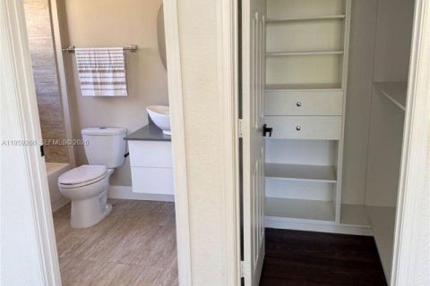 Снять в аренду виллу или дом в Уэстон, Флорида 6 спален, 307.32м2, № 2018107 - фото 29