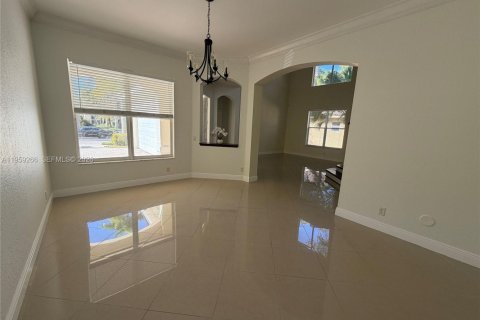 Снять в аренду виллу или дом в Уэстон, Флорида 6 спален, 307.32м2, № 2018107 - фото 9