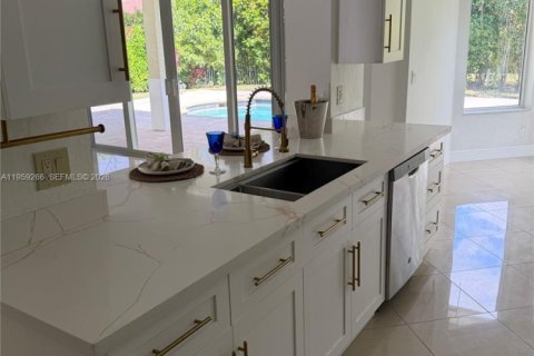 Снять в аренду виллу или дом в Уэстон, Флорида 6 спален, 307.32м2, № 2018107 - фото 16