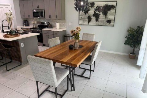 House in Lakeland, Florida 4 bedrooms, 178.19 sq.m. № 2232471 - photo 10