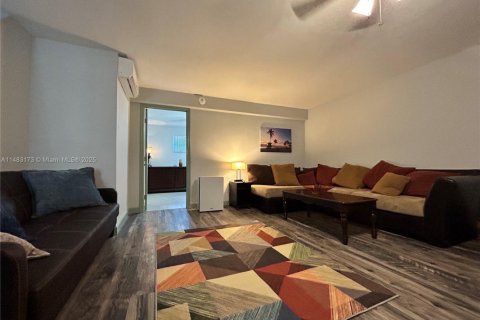 Снять в аренду таунхаус в Холливуд, Флорида 3 спальни, 168.62м2, № 2036976 - фото 9