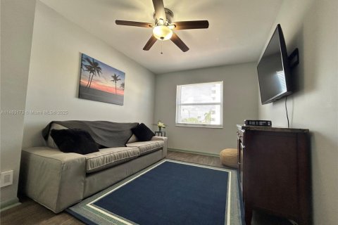 Снять в аренду таунхаус в Холливуд, Флорида 3 спальни, 168.62м2, № 2036976 - фото 21