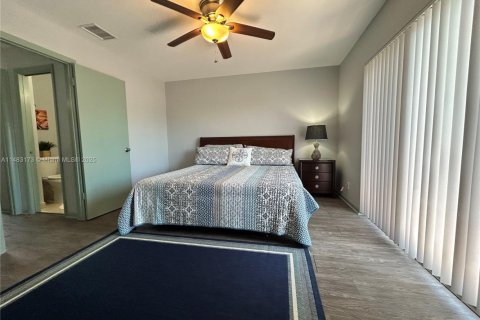 Снять в аренду таунхаус в Холливуд, Флорида 3 спальни, 168.62м2, № 2036976 - фото 27