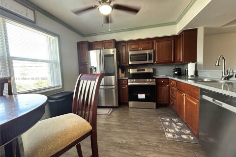 Снять в аренду таунхаус в Холливуд, Флорида 3 спальни, 168.62м2, № 2036976 - фото 19