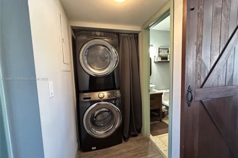 Снять в аренду таунхаус в Холливуд, Флорида 3 спальни, 168.62м2, № 2036976 - фото 16