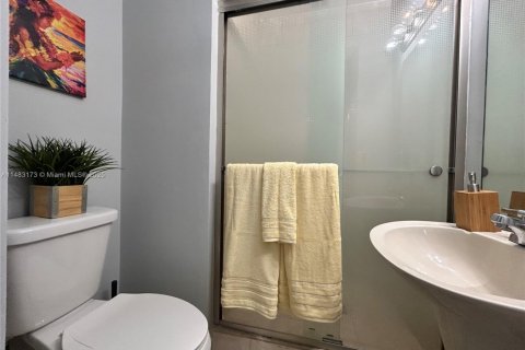 Снять в аренду таунхаус в Холливуд, Флорида 3 спальни, 168.62м2, № 2036976 - фото 25