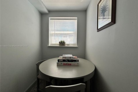 Снять в аренду таунхаус в Холливуд, Флорида 3 спальни, 168.62м2, № 2036976 - фото 13