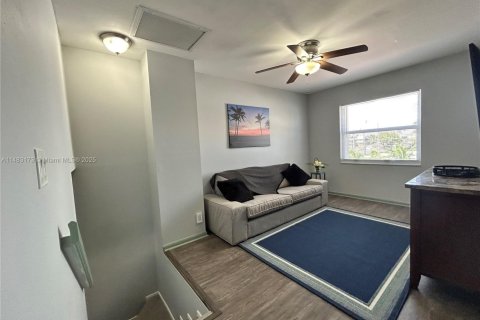 Снять в аренду таунхаус в Холливуд, Флорида 3 спальни, 168.62м2, № 2036976 - фото 23