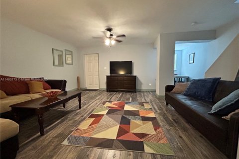 Снять в аренду таунхаус в Холливуд, Флорида 3 спальни, 168.62м2, № 2036976 - фото 12