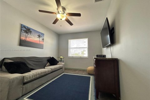 Снять в аренду таунхаус в Холливуд, Флорида 3 спальни, 168.62м2, № 2036976 - фото 22