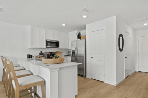 Touwnhouse à louer à Haines City, Floride: 3 chambres, 128.02 m2 № 2385599 - photo 3