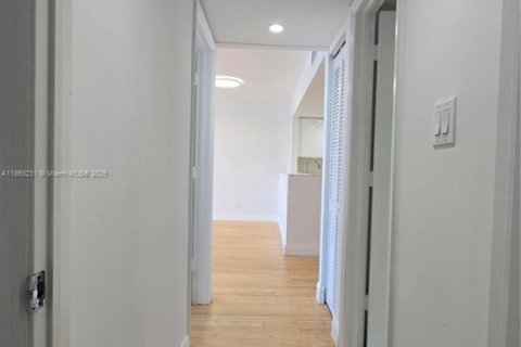 Copropriété à louer à Miami Beach, Floride: 2 chambres, 154.22 m2 № 1890559 - photo 18