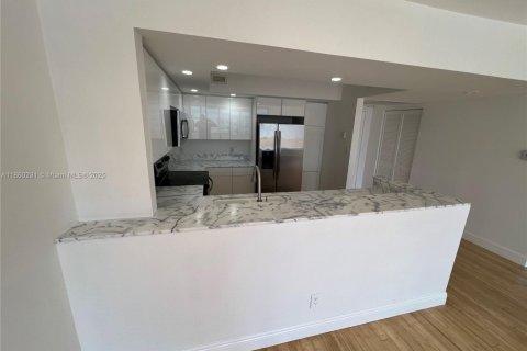 Copropriété à louer à Miami Beach, Floride: 2 chambres, 154.22 m2 № 1890559 - photo 16