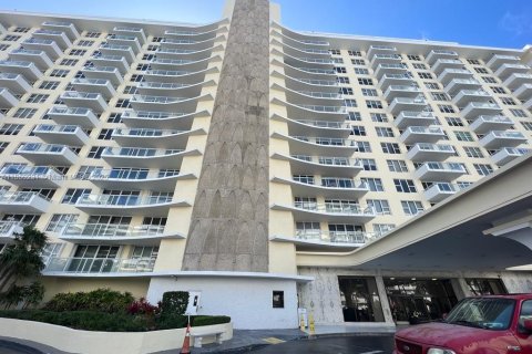 Copropriété à louer à Miami Beach, Floride: 2 chambres, 154.22 m2 № 1890559 - photo 1