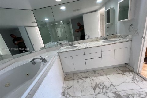 Copropriété à louer à Miami Beach, Floride: 2 chambres, 154.22 m2 № 1890559 - photo 24
