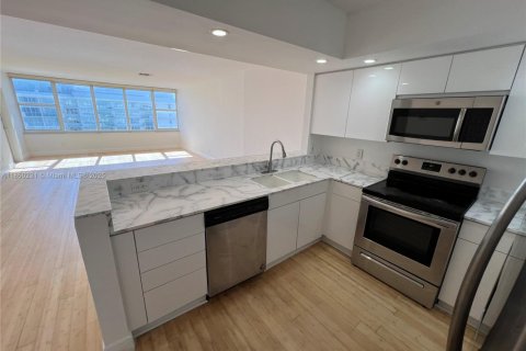 Copropriété à louer à Miami Beach, Floride: 2 chambres, 154.22 m2 № 1890559 - photo 13