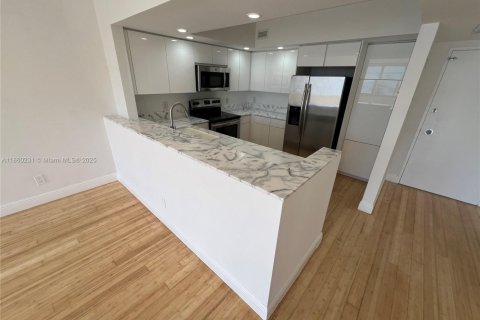 Copropriété à louer à Miami Beach, Floride: 2 chambres, 154.22 m2 № 1890559 - photo 17